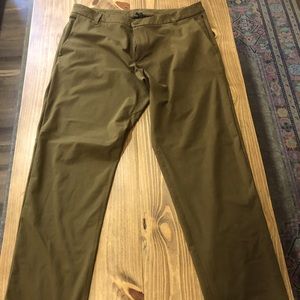 Lululemon Commission Classic